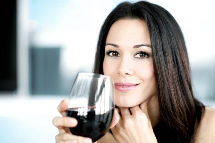 A vörösbor 6 szépítő tulajdonsága - STYLENEWS -  - szépség, vörösbor, 