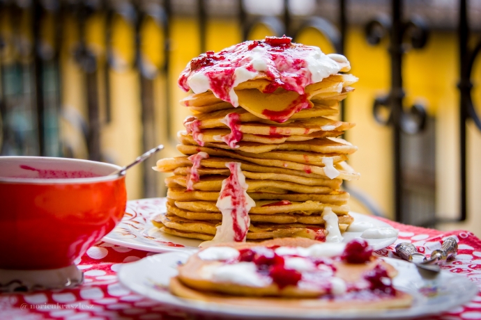 Amerikai palacsintatorony házi meggyszósszal - STYLELIFE - Gasztronómia - amerikai palacsinta, gasztronómia, 