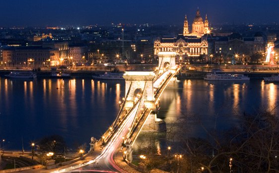 Budapest night - KERESD A NŐT  -  - életmesék, 