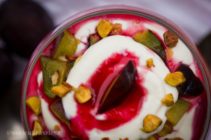 Szilvakrémes-pisztáciás pohárkrém - STYLELIFE - Gasztronómia - gasztronómia, pohárkrém, szilva, 