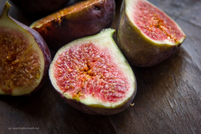 Fügesaláta mézzel és feta sajttal - STYLELIFE - Gasztronómia - feta sajt, füge, gasztronómia, saláta, 