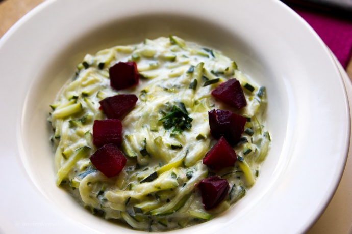 Fehérboros cukkinifőzelék cékla ropogóssal - STYLELIFE - Gasztronómia - cékla ropogós, cukkinifőzelék, gasztronómia, 