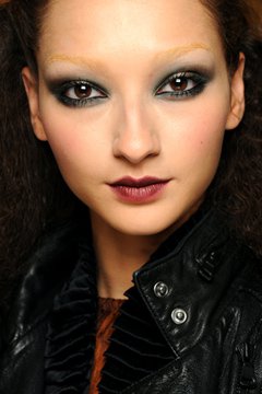 Így készíts füstös szemsminket! - Hírek  - Smink  - füstös smink, 