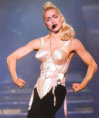 Mindent a melltartóról - DIVAT&STÍLUS - Stílusiskola - divat, fehérnemű, öltözködés, 