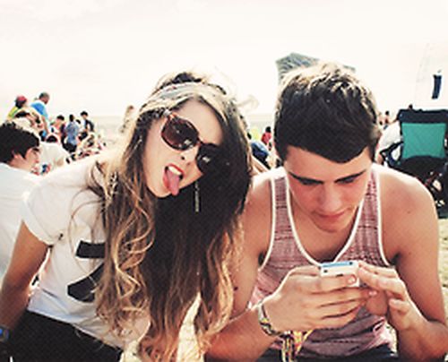 Miről hazudsz az interneten? - DIVAT&STÍLUS - Fesztelen mindennapok - barátok, hazugságok, internet, képek, önigazolás, posztok, retusált élet, szerelem, valóság, 