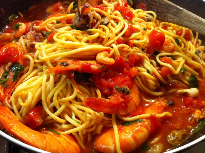 Szörényi Örs konyhája: Főzzünk tésztát! - STYLELIFE - Gasztronómia - garnéla, rákragu, recept, szörényi örs konyhája, tészta, 