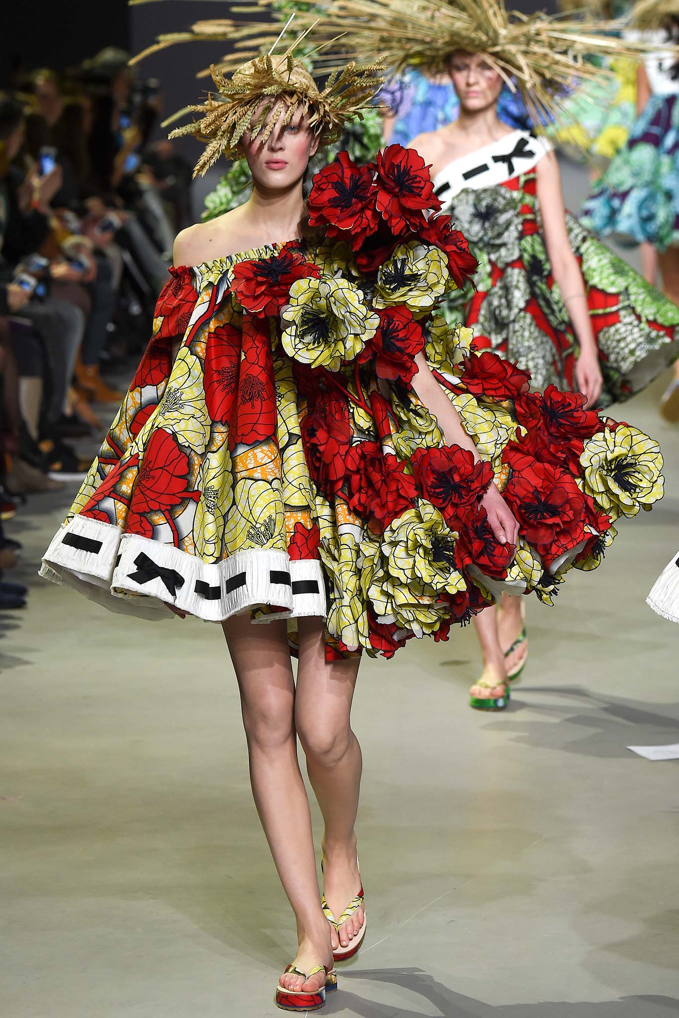 Imádjuk a vadvirágos rétet - DIVAT&STÍLUS - Stílusiskola - haute couture, runway, viktor&rolf, 