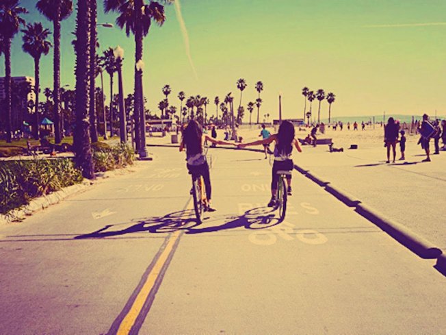 Így tartsd a kapcsolatot a külföldre költöző barátnőddel! - KERESD A NŐT  - Lélekhangok - barátság, lélekhangok, távolság, 