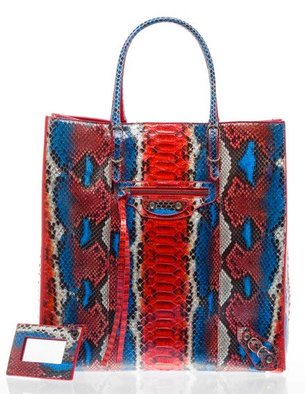 Táska? Balenciaga! - Hírek  -  - balenciaga, táska, 