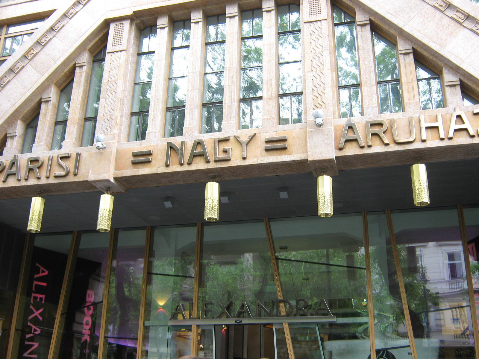 100 éves a Párisi Nagy Áruház - Stílusiskola -  - divat, divattörténet, kereskedelem, Párisi Nagy Áruház, 