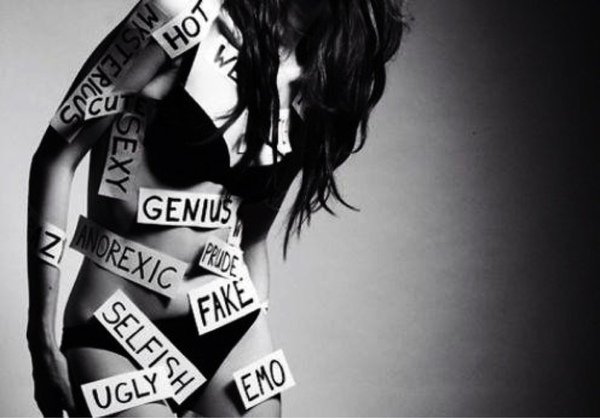 Előítéletek - KERESD A NŐT  - Lélekhangok - előítéletek, lélekhangok, megítélés, nyomás, társadalom, 