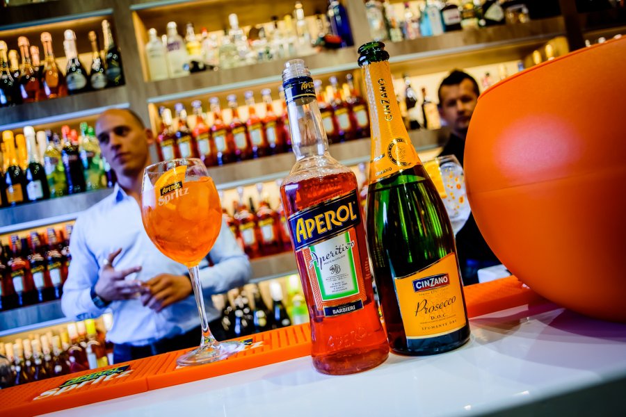 Eljött a baráti összejövetelek ideje - olasz stílusban - STYLENEWS - STYLELIFE - aperol spritz, gasztronómia, ital, rendezvény, 