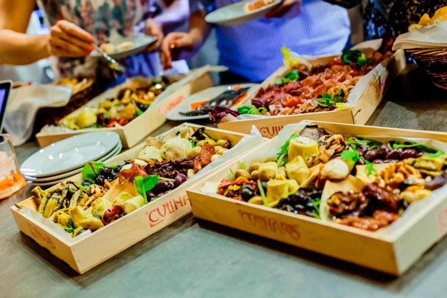 Eljött a baráti összejövetelek ideje - olasz stílusban - STYLENEWS - STYLELIFE - aperol spritz, gasztronómia, ital, rendezvény, 