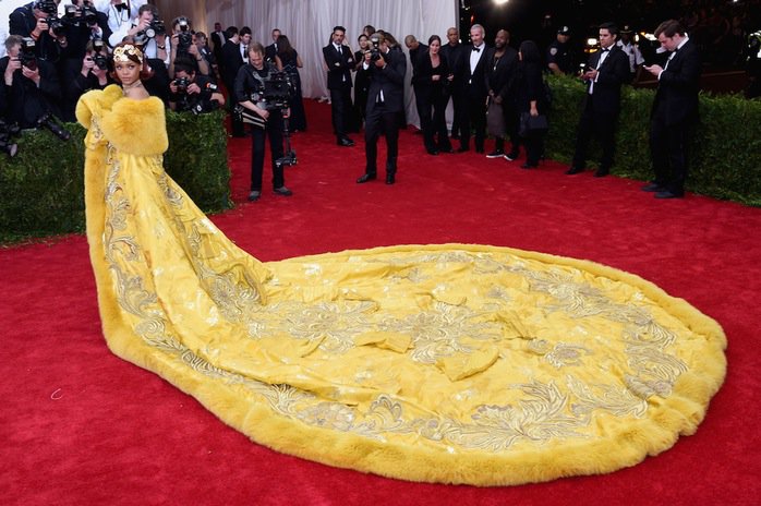 23 gönc, amit ne vegyél fel, ha meghívnak a Met gálára - DIVAT&STÍLUS - Hírek  - divat, MET gála, 