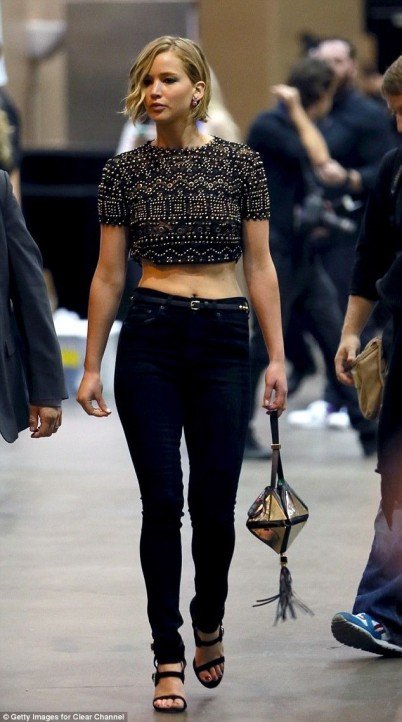 Jennifer Lawrence vs. Jennifer Lawrence - DIVAT&STÍLUS - Celebrity - divat, gif, jennifer lawrence, stílus, 