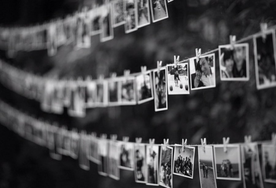 Mindenki másképp emlékszik - KERESD A NŐT  -  - életmesék, emlékek, 