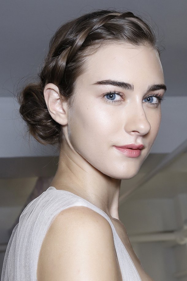 5 koszorúslány frizura, ami tökéletes bármilyen stílusú esküvőre - SZÉPSÉG - STYLELIFE - esküvű, haj, koszorús lány, 