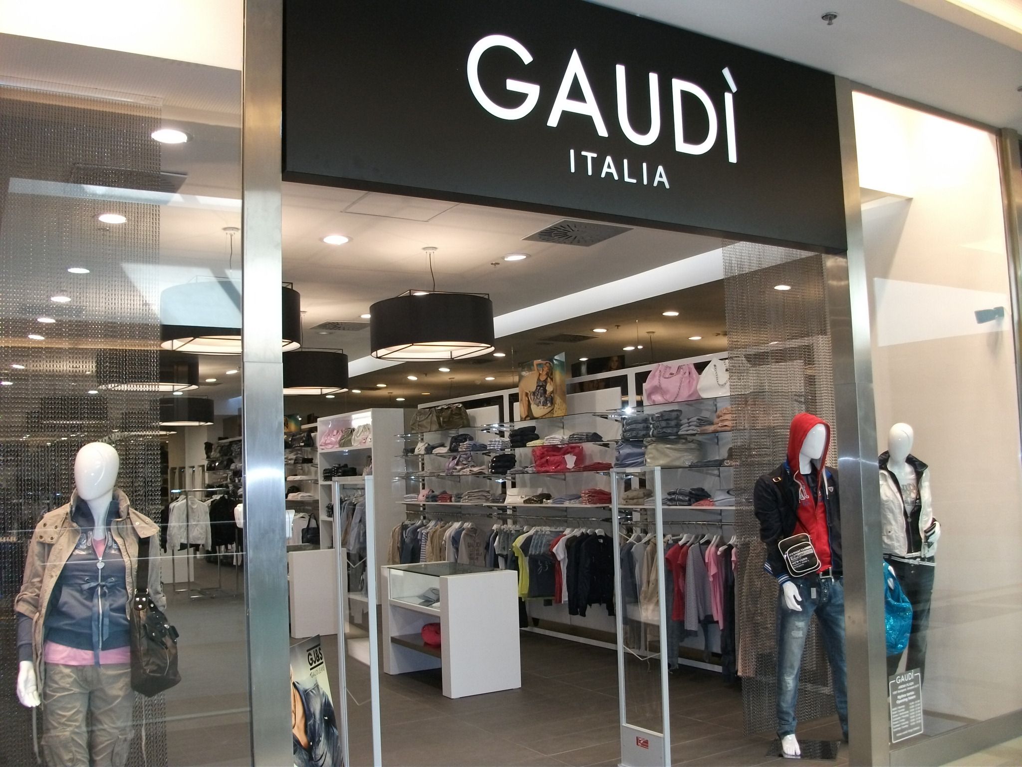 Gaudí Jeans: már nem csak Interneten! - Hírek  -  - Aréna Pálza, farmer, Gaudí Jeans, 