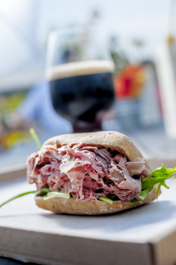 Sör mi több: ma ünnepeljük a sör világnapját - STYLENEWS - STYLELIFE - sör, szabadidő, világnap, 