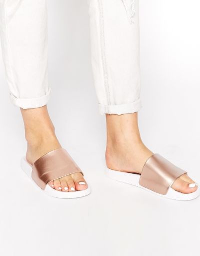 Bazár - Csodás leárazott szandálok 5000Ft alatt - DIVAT&STÍLUS - Hírek  - bazár, cipő, divat, stílus, szandál, 