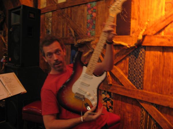 Májusban jön Doctor House blueslemeze - Fesztelen mindennapok -  - blues, Hugh Laurie, zene, 