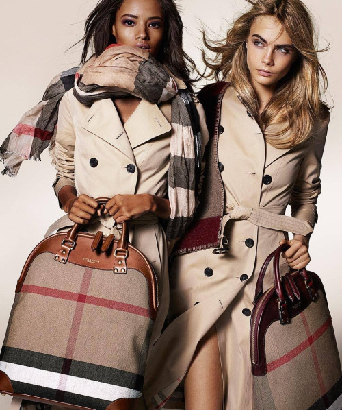 19 Barbie baba öltözék, amit híres designerek terveztek - Hírek  -  - armani, barbie, chanel, dior, donna karan, juicy couture, kate spade, oscar de la renta, vera wang, versace, 