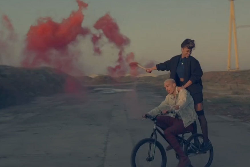 A jellem - KERESD A NŐT  - Lélekhangok - erő, jellem, kapcsolat, lélekhangok, múlt, 