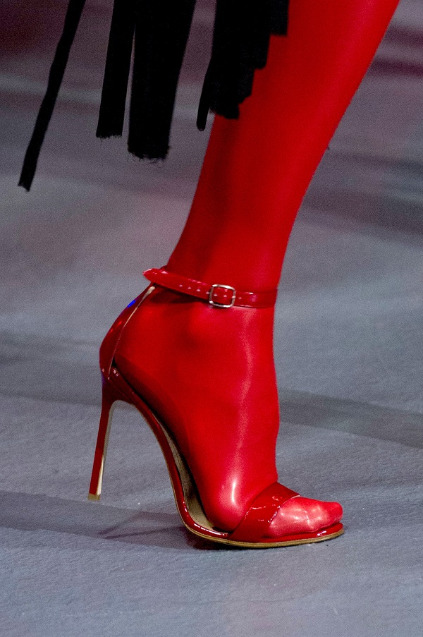 Tavaszi cipőbazár - 5 trend, amit viselni fogsz - DIVAT&STÍLUS - Stílusiskola - anya hindmarch, burberry prorsum, cipő, cipőtrend, david koma, gareth pugh, holly fulton, jonathan saunders, peter pilotto, tavasz/nyár 2016, 