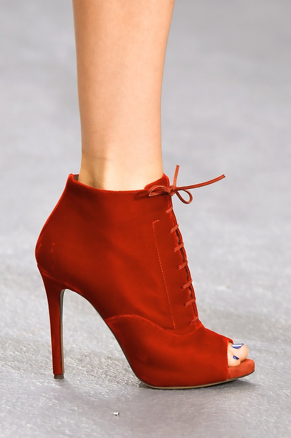 Tavaszi cipőbazár - 5 trend, amit viselni fogsz - DIVAT&STÍLUS - Stílusiskola - anya hindmarch, burberry prorsum, cipő, cipőtrend, david koma, gareth pugh, holly fulton, jonathan saunders, peter pilotto, tavasz/nyár 2016, 