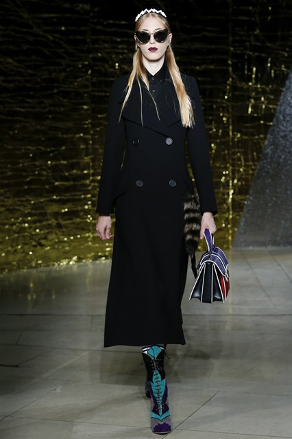 Párizsból szeretettel - Jelentés a divathétről - Stílusiskola -  - chanel, dior, elie saab, louis vuitton, saint laurent, valentino, 