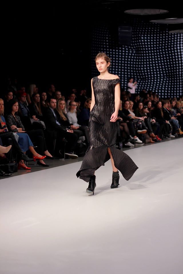 66 kedvenc fotó a hétvégi Mercedes Benz Fashion Week Central Europe-ról - Stílusiskola -  - dori tomcsanyi, magyar tervezők, mbfwce, mercedes benz fashion week central european, nanushka, napsugar, nubu, szegedi kata, tavaszi/nyári kollekció, use unused, 