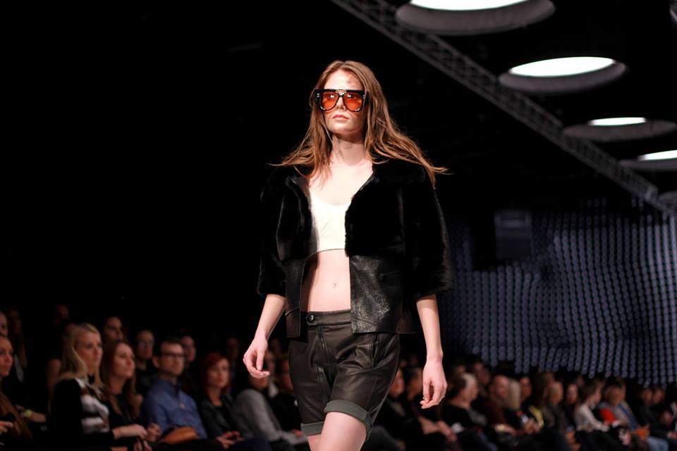 66 kedvenc fotó a hétvégi Mercedes Benz Fashion Week Central Europe-ról - Stílusiskola -  - dori tomcsanyi, magyar tervezők, mbfwce, mercedes benz fashion week central european, nanushka, napsugar, nubu, szegedi kata, tavaszi/nyári kollekció, use unused, 