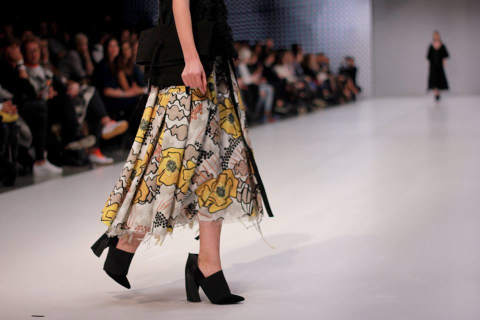 66 kedvenc fotó a hétvégi Mercedes Benz Fashion Week Central Europe-ról - Stílusiskola -  - dori tomcsanyi, magyar tervezők, mbfwce, mercedes benz fashion week central european, nanushka, napsugar, nubu, szegedi kata, tavaszi/nyári kollekció, use unused, 