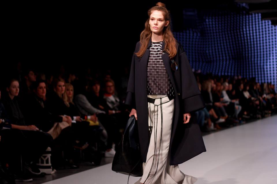 66 kedvenc fotó a hétvégi Mercedes Benz Fashion Week Central Europe-ról - Stílusiskola -  - dori tomcsanyi, magyar tervezők, mbfwce, mercedes benz fashion week central european, nanushka, napsugar, nubu, szegedi kata, tavaszi/nyári kollekció, use unused, 
