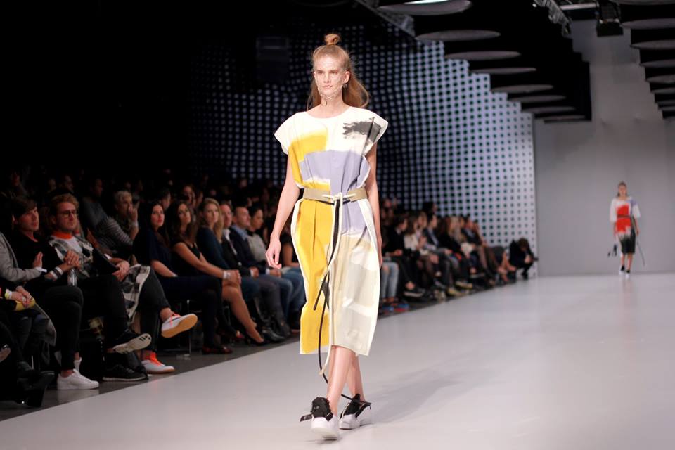 66 kedvenc fotó a hétvégi Mercedes Benz Fashion Week Central Europe-ról - Stílusiskola -  - dori tomcsanyi, magyar tervezők, mbfwce, mercedes benz fashion week central european, nanushka, napsugar, nubu, szegedi kata, tavaszi/nyári kollekció, use unused, 