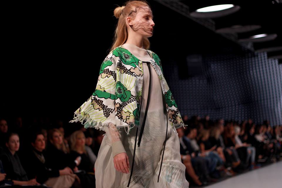 66 kedvenc fotó a hétvégi Mercedes Benz Fashion Week Central Europe-ról - Stílusiskola -  - dori tomcsanyi, magyar tervezők, mbfwce, mercedes benz fashion week central european, nanushka, napsugar, nubu, szegedi kata, tavaszi/nyári kollekció, use unused, 