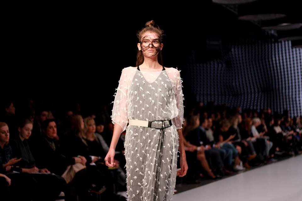 66 kedvenc fotó a hétvégi Mercedes Benz Fashion Week Central Europe-ról - Stílusiskola -  - dori tomcsanyi, magyar tervezők, mbfwce, mercedes benz fashion week central european, nanushka, napsugar, nubu, szegedi kata, tavaszi/nyári kollekció, use unused, 
