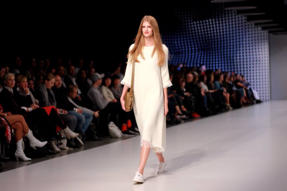 66 kedvenc fotó a hétvégi Mercedes Benz Fashion Week Central Europe-ról - Stílusiskola -  - dori tomcsanyi, magyar tervezők, mbfwce, mercedes benz fashion week central european, nanushka, napsugar, nubu, szegedi kata, tavaszi/nyári kollekció, use unused, 