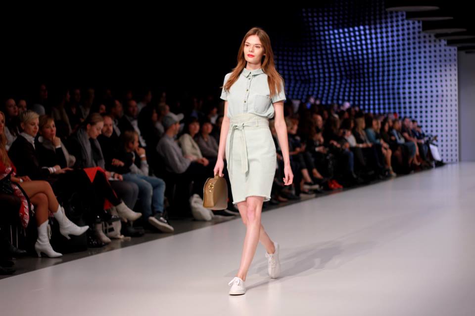 66 kedvenc fotó a hétvégi Mercedes Benz Fashion Week Central Europe-ról - Stílusiskola -  - dori tomcsanyi, magyar tervezők, mbfwce, mercedes benz fashion week central european, nanushka, napsugar, nubu, szegedi kata, tavaszi/nyári kollekció, use unused, 