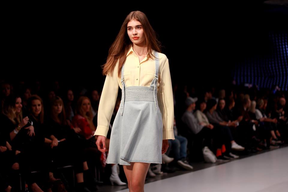 66 kedvenc fotó a hétvégi Mercedes Benz Fashion Week Central Europe-ról - Stílusiskola -  - dori tomcsanyi, magyar tervezők, mbfwce, mercedes benz fashion week central european, nanushka, napsugar, nubu, szegedi kata, tavaszi/nyári kollekció, use unused, 