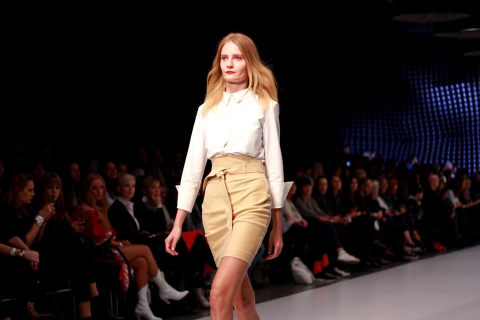 66 kedvenc fotó a hétvégi Mercedes Benz Fashion Week Central Europe-ról - Stílusiskola -  - dori tomcsanyi, magyar tervezők, mbfwce, mercedes benz fashion week central european, nanushka, napsugar, nubu, szegedi kata, tavaszi/nyári kollekció, use unused, 