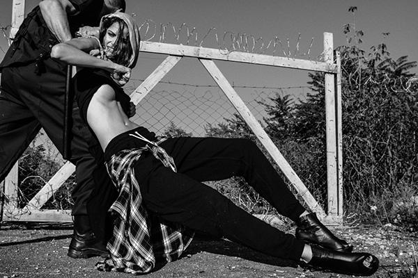 Magyar fotós menekült-témájú divatanyagán háborodott fel a világ - DIVAT&STÍLUS - Hírek  - baksa norbert, divat, fotók, menekültek, 