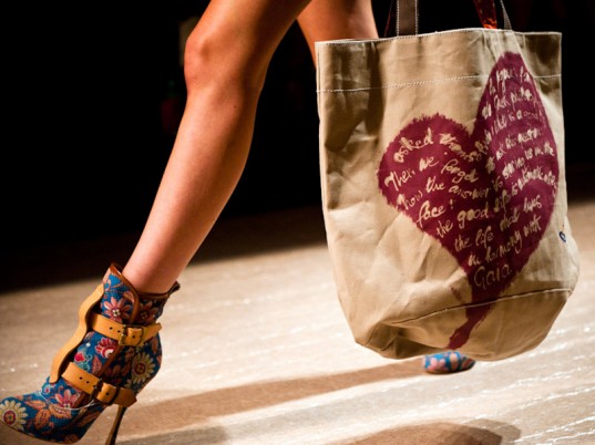 Etikus divat - Hírek  -  - Ethical Fashion, jótékonyság, Westwood, 