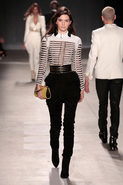 Új sziluettet a nőknek - Stílusiskola -  - balmain, balmainforh&m, divat, h&m, runway, 