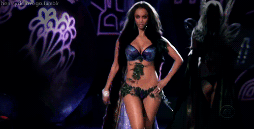 Angyal-evolúció: Az elmúlt húsz esztendő legmeghatározóbb Victoria's Secret angyalai - Stílusiskola -  - alessandra amroso, cara delevingne, gisele bundchen, isabeli fontana, karlie kloss, miranda kerr, runway, victorias secret, 