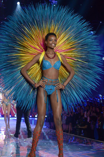 Victoria's Secret kifutó 2015 - Stílusiskola -  - alessandra ambrosio, behati prinsloo, gigi hadid, kendall jenner, show, victoria secret, vs, vs show 2015, 