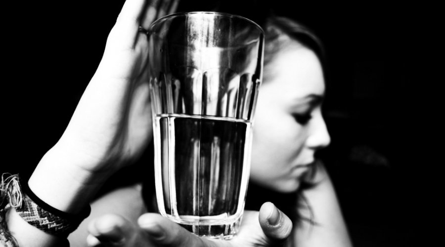 A félig üres pohár félig már megtelt - KERESD A NŐT  - Lélekhangok - élet, felfogás, lélekhangok, pohár, 