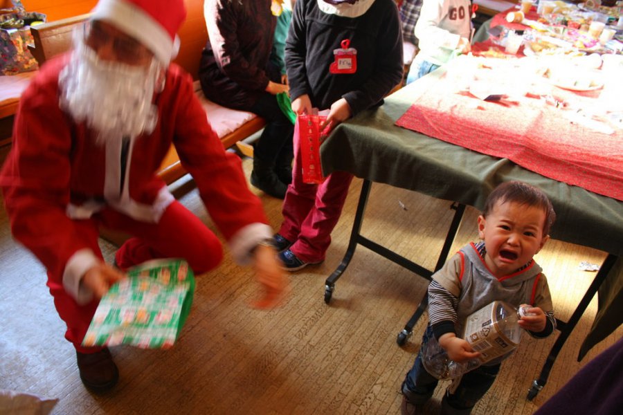 Gyerekek, akik megijedtek a Télapótól - STYLENEWS -  - gyerekek, humor, mikulás, télapó, 