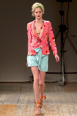 Színes blézerek jönnek! - Hírek  -  - blézer, McCartney, Prada, színes, 