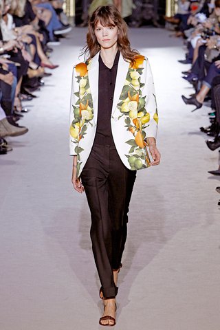 Színes blézerek jönnek! - Hírek  -  - blézer, McCartney, Prada, színes, 